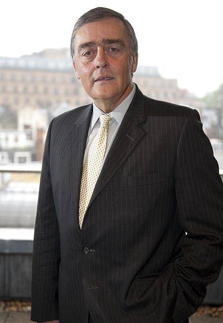 格罗夫纳公爵:二十五岁继承千亿家产,英国女王都是其租客?