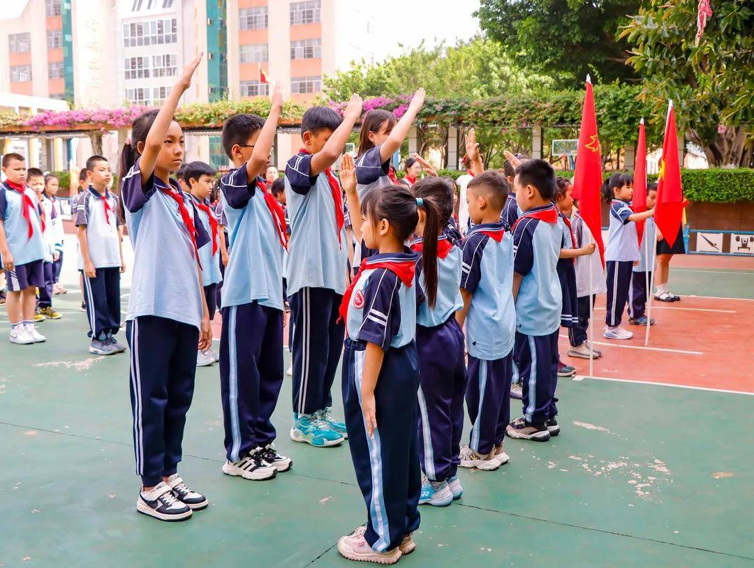 开远行知学校小学部少先队入队仪式