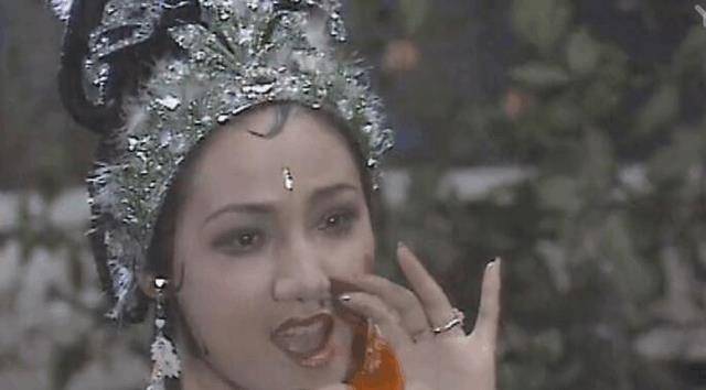 有此殊荣的女性就是托塔李天王的义女金鼻白毛老鼠精,那时金鼻白毛