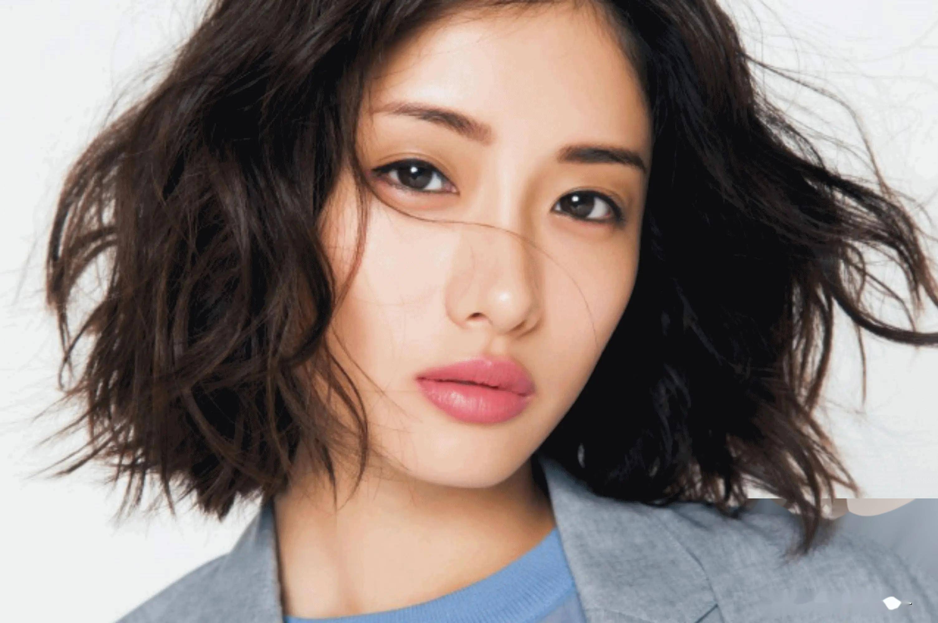 石原里美写真集37岁女神的风采,美貌与才华的完美结合!