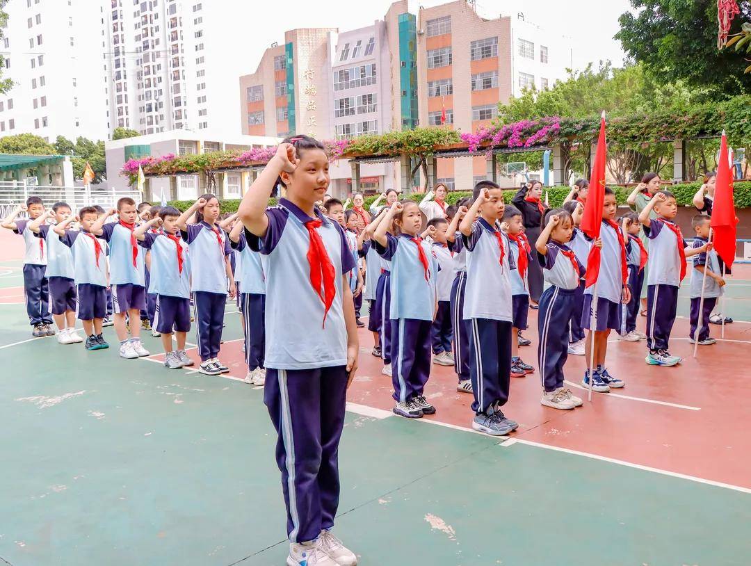 开远行知学校小学部少先队入队仪式