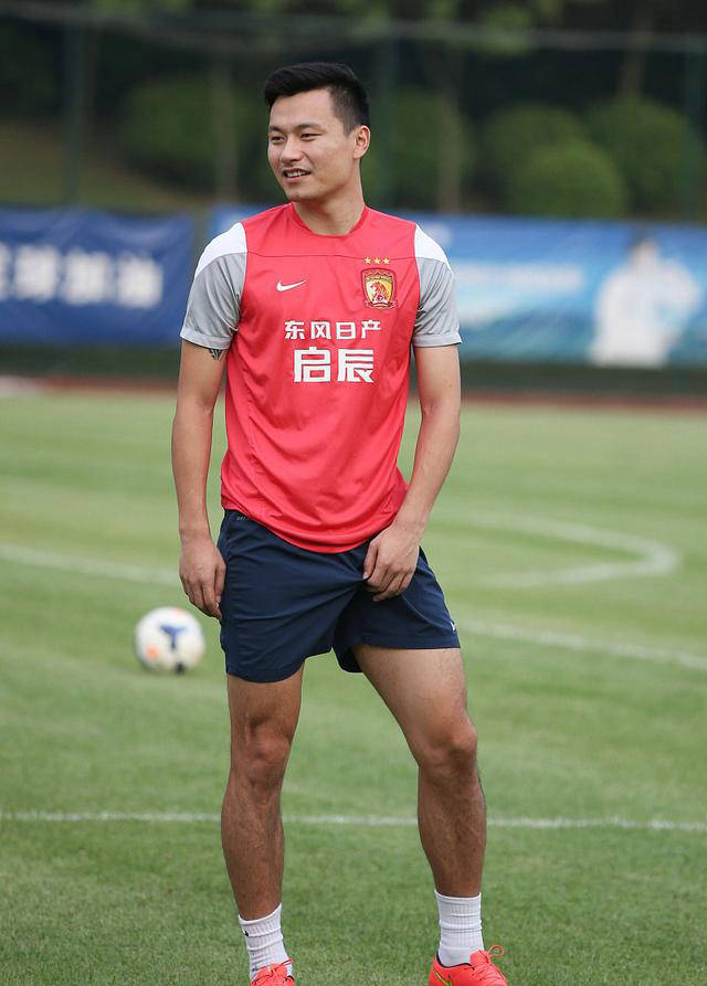 真心支持?郜林鼓励广州队,豹队比赛中现身事件曝光