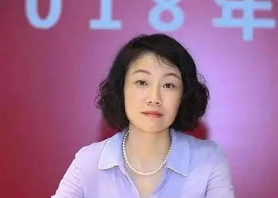 2016年,朱旭辞去公职进万科,如今年薪高达849万,年终奖上千万