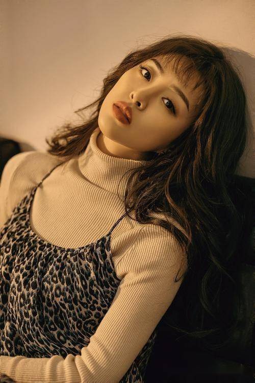 丰腴美女余薇薇,这谁顶得住!美貌与才华的完美结合_身材_外貌_女性