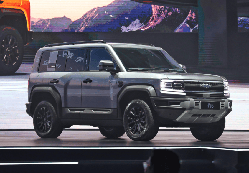 原创                比亚迪李云飞隔空回应余承东“卷王”说法，称：华为也降过价-比亚迪李云飞微博