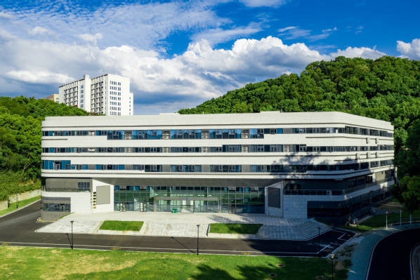 在校园环境和设施既交通等方面,湖北师范大学也是妥妥"别人家的学校"