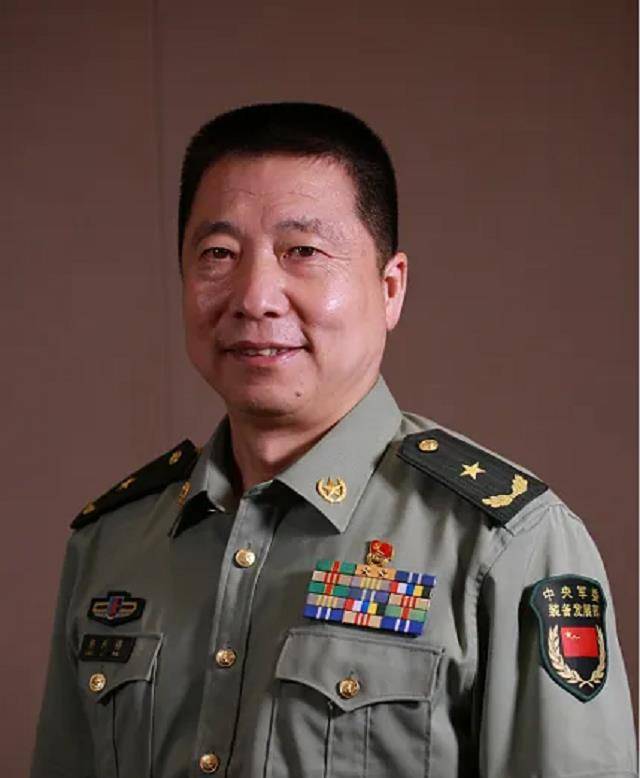 中国第一位飞天航天员-杨利伟,成功的背后,是妻子默默的陪伴