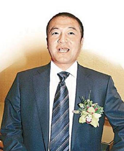 蔡奎:收妻子280亿离婚费,花14亿购豪宅娶空姐,走向人生巅峰