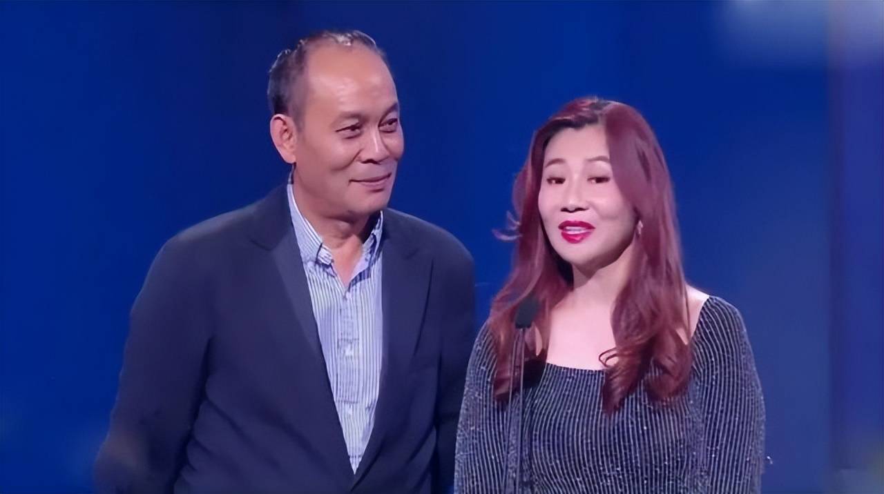 影视剧,塑造了无数个经典角色,他的妻子是大学时的学妹陈炜,曾和巩俐