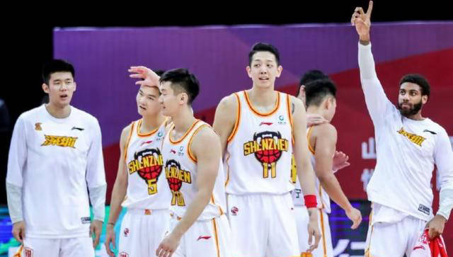 新疆男篮稳固阵容,与赵睿合作冲击冠军;北京队追逐三大球星,欲挑战