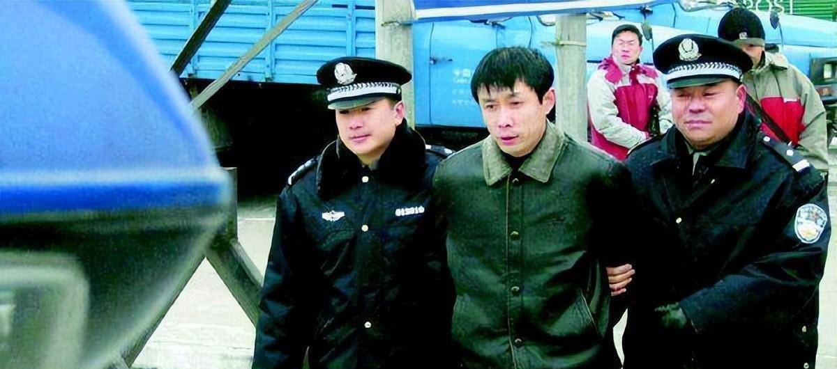 2007年,专杀和前女友长得像的人,两年杀9人,因一条香烟露馅