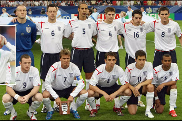 杰拉德在英格兰国家队和利物浦队担任中场的主力球员,仅次于彼得