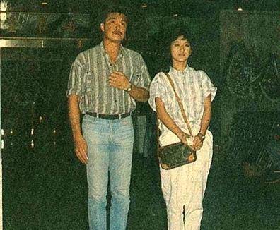 实拍翁美玲葬礼:刘德华梁朝伟黄日华抬棺,墓碑上一句话令人心痛