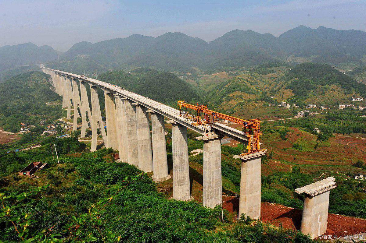 纵贯南北的兰渝铁路有多重要