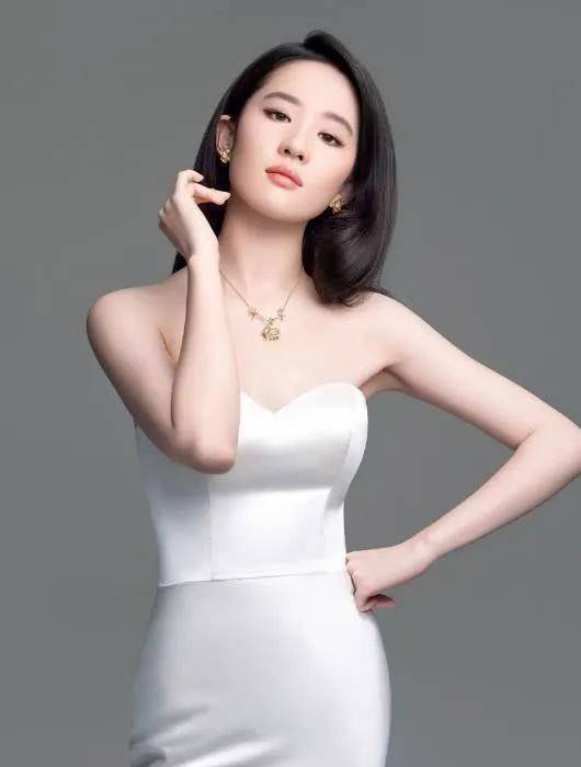 演员拍戏有多拼?朱一龙无替身连滚17次,刘亦菲春季泡水10个小时