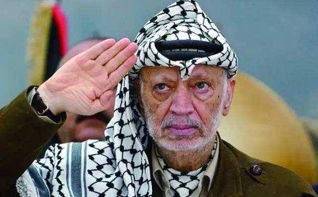 阿拉法特违背誓言,娶28岁娇妻,去世后娇妻得千万,仍做贵妇人_苏哈