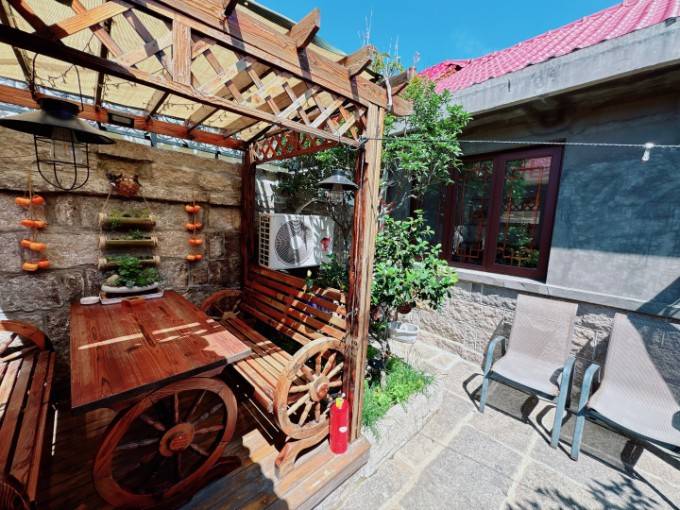 到青山渔村,必来温家胡同里的"海璟民宿"百年石头老屋一住,方为圆满