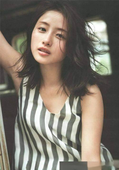 石原里美:美貌与才华的完美结合,岛国最美女主播让人惊艳:这谁顶得住!