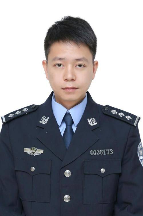 黄宏达,男,35岁,现任深圳市司法局第二强制隔离戒毒所第三戒毒大队副