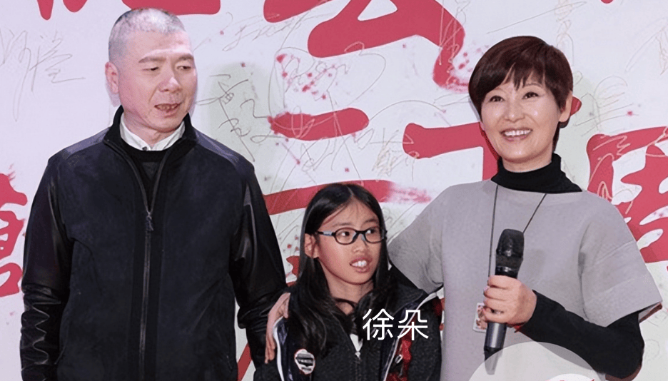 冯小刚张亮钟丽缇窦唯儿女拍杂志!16岁天天长成翻版张亮变化超大