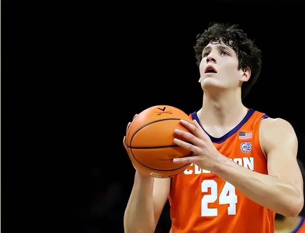 霍尔_克莱姆森_大学