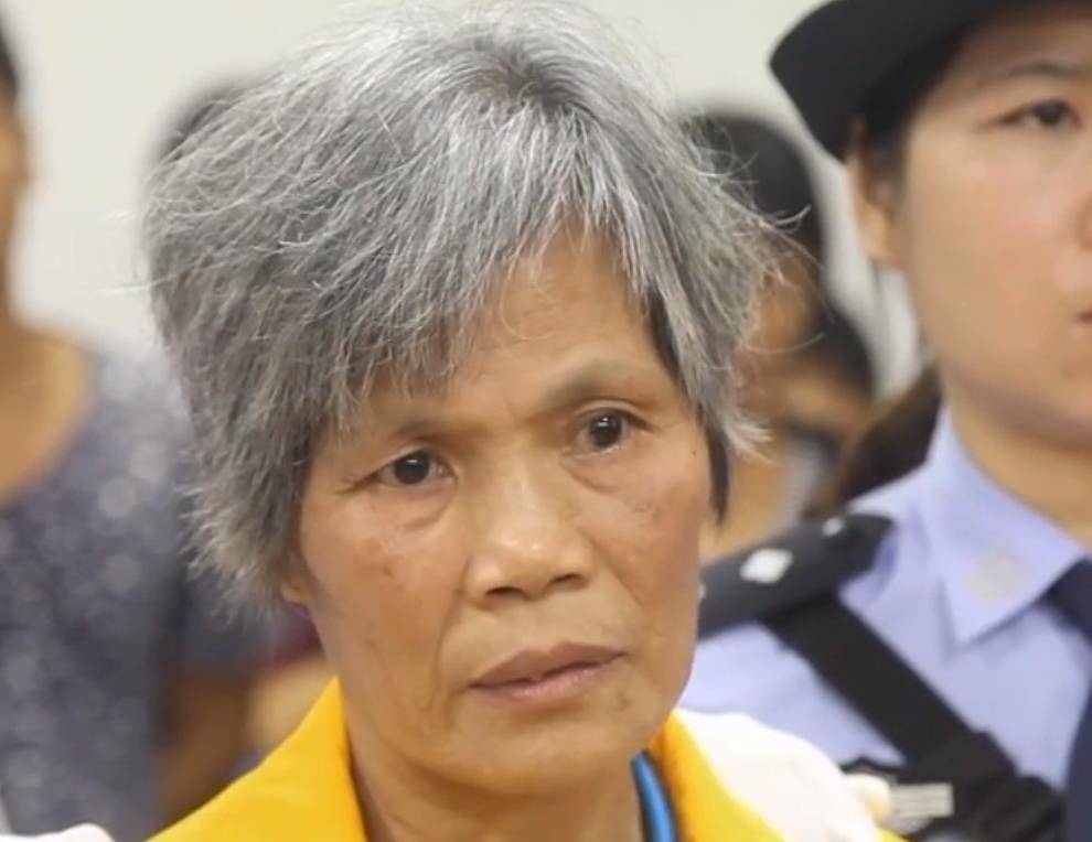 王丽清彼时,王丽清的两个女儿都已为人妻,只有黄恩源这个大小伙子