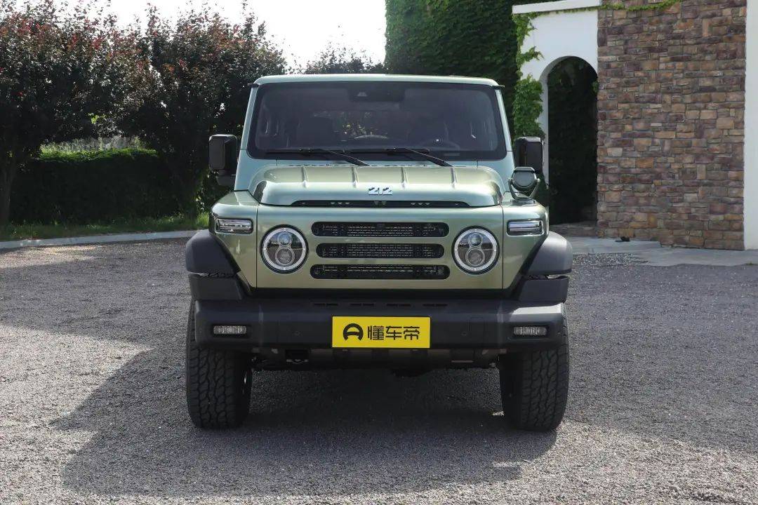 在成为北汽制造全资子公司后,"212"也从单一车型升级为品牌.