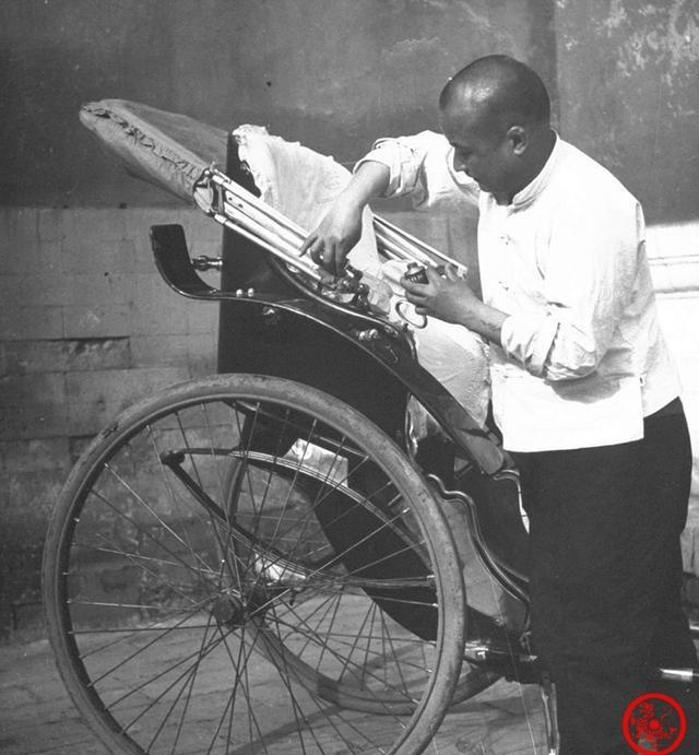 老照片:清朝末代王爷卖王府卖祖坟,家业挥霍一空沦为车夫