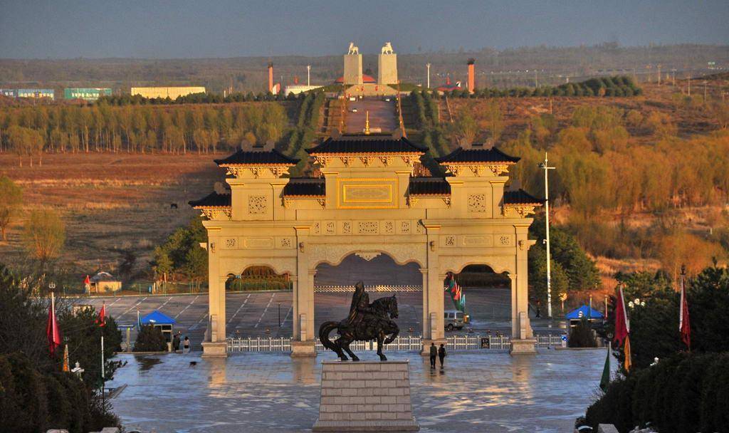 说到这里大家应该明白,为何成吉思汗死后至今七百八十多年,人们依旧找