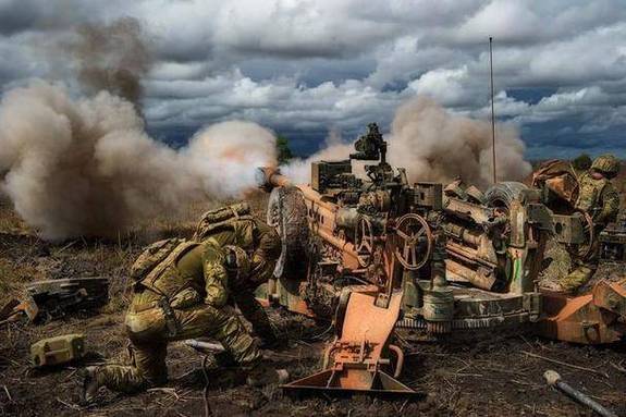 乌军使用空爆杀伤弹药,攻击卢甘斯克市中心平民区