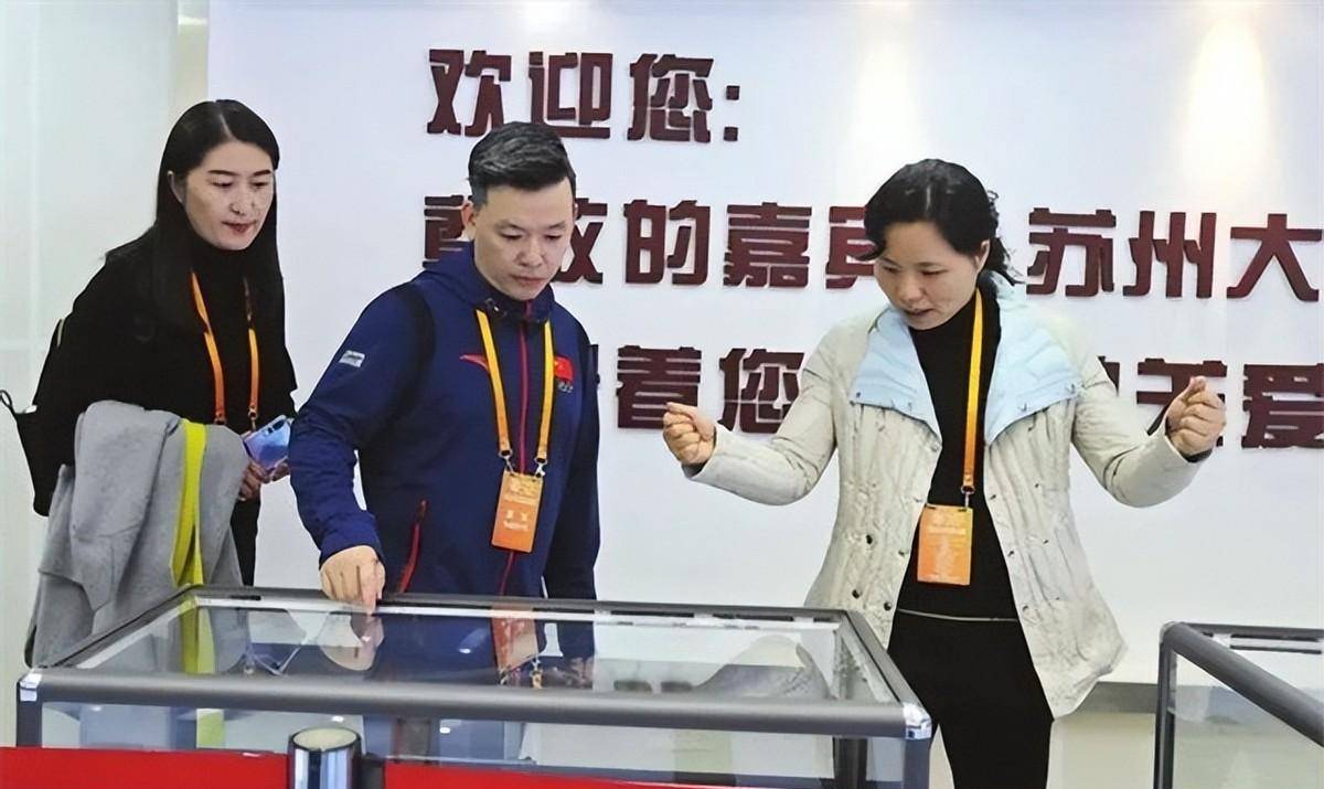 43岁奥运冠军陈艳青与64岁丈夫:他住她买的别墅,孩子跟她姓