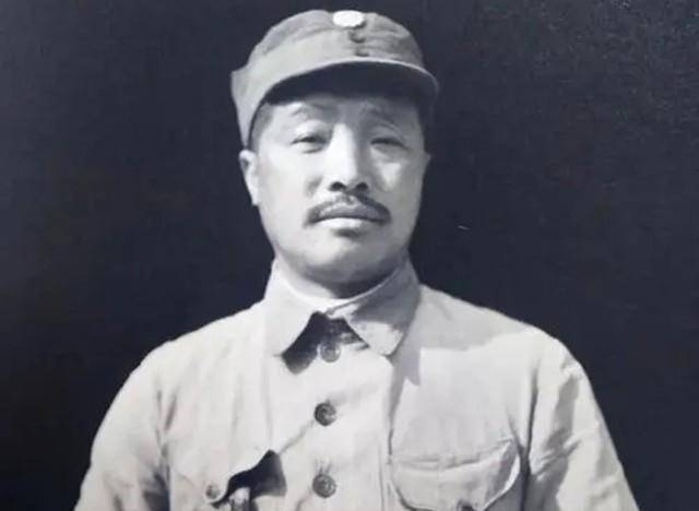 中将王尚荣看上女兵黄克,写信求爱不成,贺帅亲自出面促成姻缘