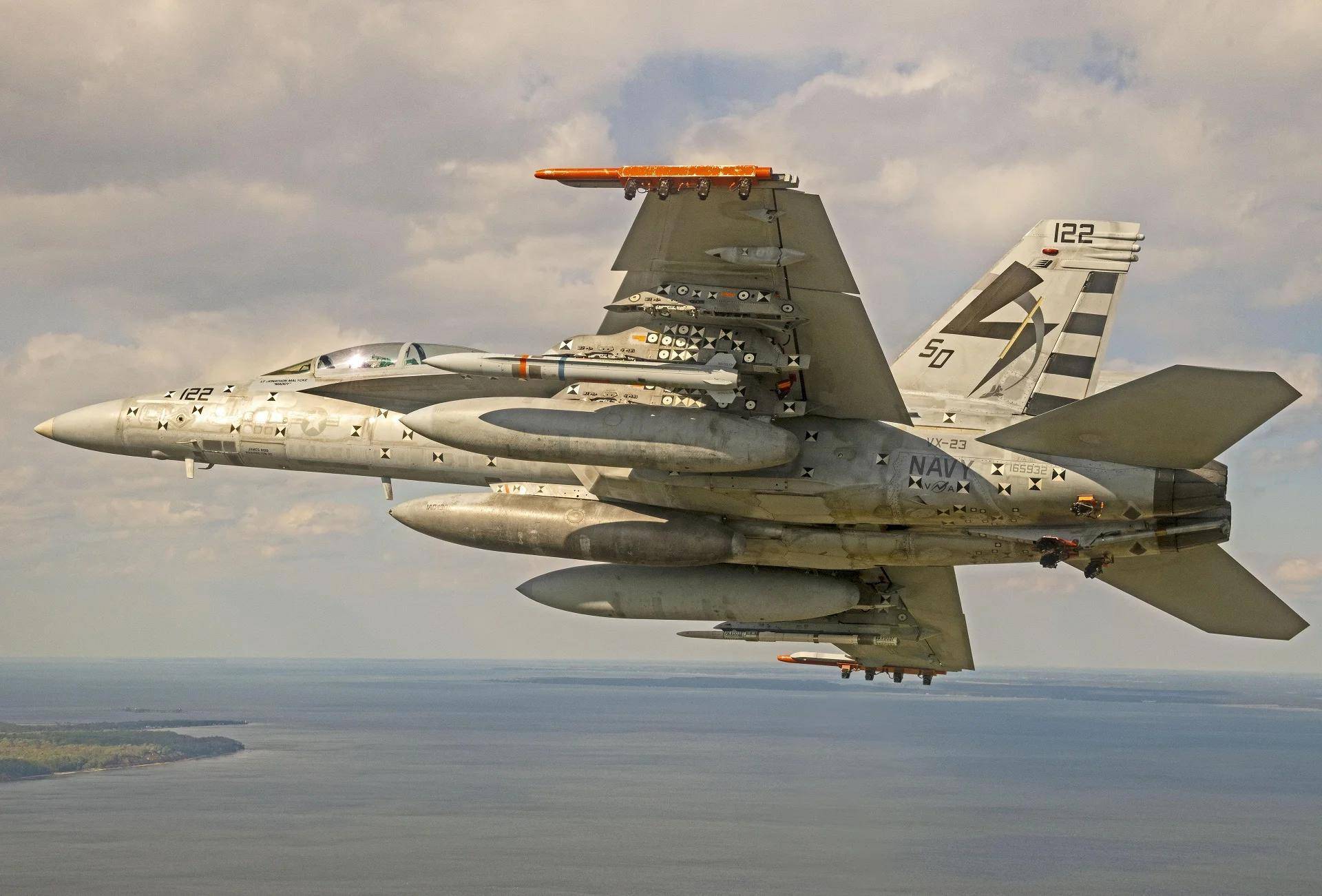 美军揭秘新型空空导弹:射程惊人,预警机面临新威胁_武器_标准_战机