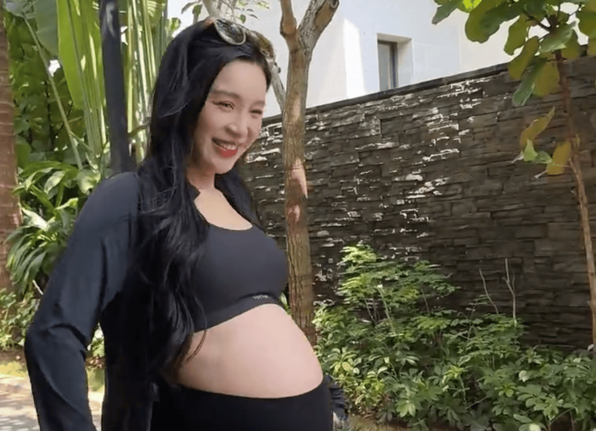 网红"小贝饿了"官宣产子!顺产6.8斤,孕期吃重盐重辣一切正常