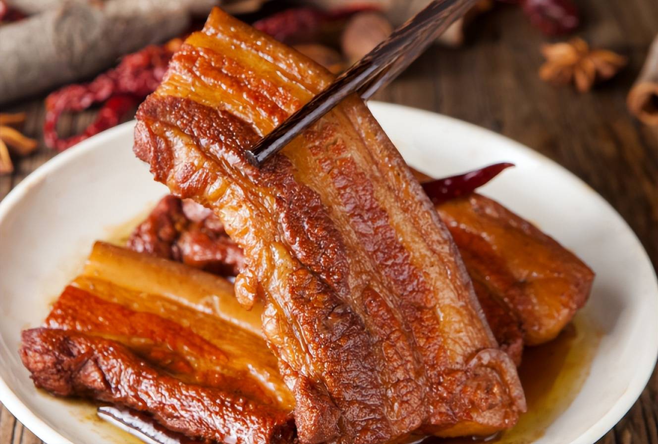 做把子肉,牢记4个香料,出锅后色泽红亮,入口即化下酒又下饭