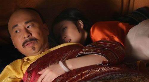 清代妃子被皇帝临幸前,真是光着身被包裹起来送入寝宫