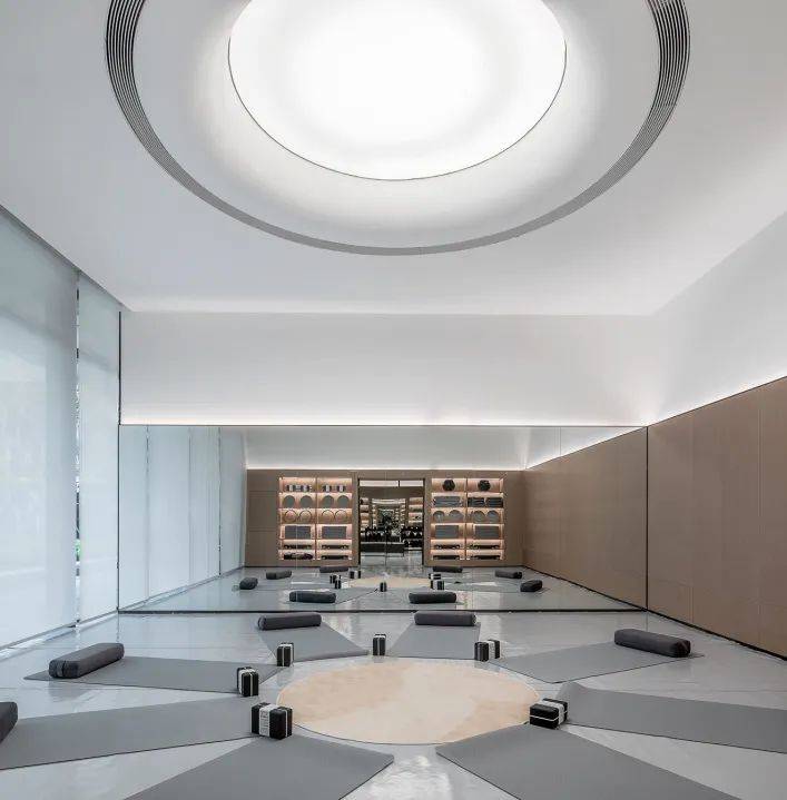 会所实拍图高奢湾畔泳池惬意的舒心领地建面约600㎡的湾畔缦悦泳池