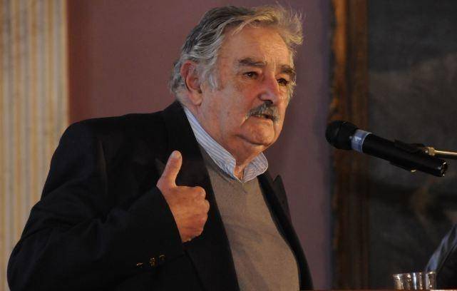 在2012年6月举行的联合国可持续发展大会上,穆希卡在台上怒斥靠消费