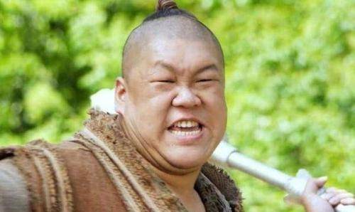 二罗松是罗成同父异母的兄长,二人都是罗艺之子.