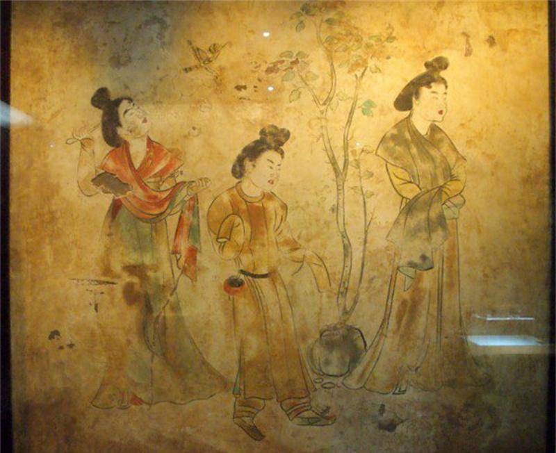 1960年,陕西挖出武则天孙女墓,墓中金银堆里一盗墓贼枯坐千年