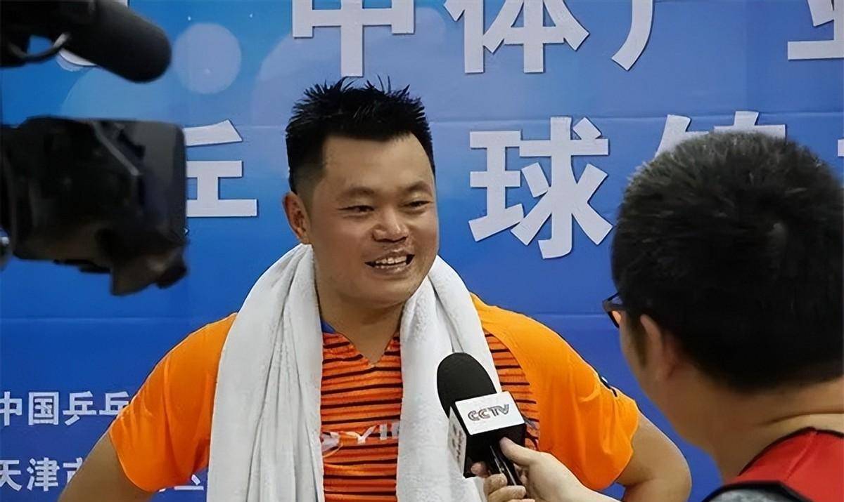 和范瑛因为谈恋爱影响到训练,队里决定将他们四个人暂时返回到省队去