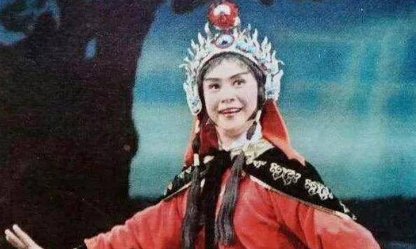 能元神出窍的"黄莲圣母":被捕后扒光游街,尸体被制成标本展览