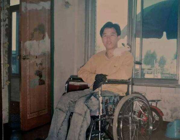 1996年因捡一条"钥匙链",而失去双腿和左臂的宋学文,现状如何_核辐射