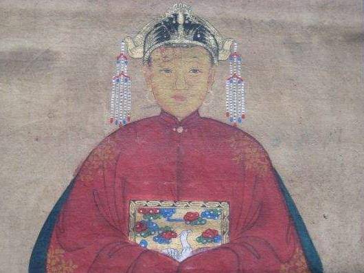 黑龙江出土清代诰命夫人墓穴,遗体下黑色物体,揭露她的悲惨遭遇