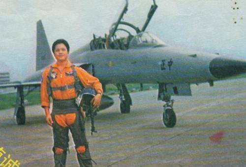 林贤顺遭12架台湾战机追击,驾机回归大陆后,迎娶电台女主持人