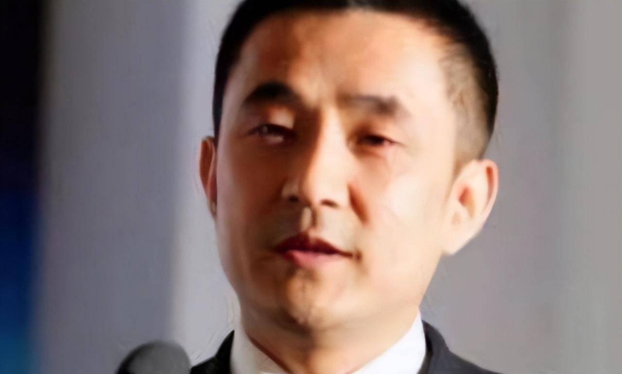 王永红:公司破产欠800亿,套61亿携女明星出逃,亲爹去世都不回