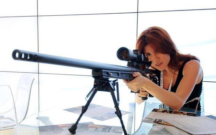 俄罗斯女间谍安娜有多牛?诱惑英国王子,被fbi监视6个月未露马脚