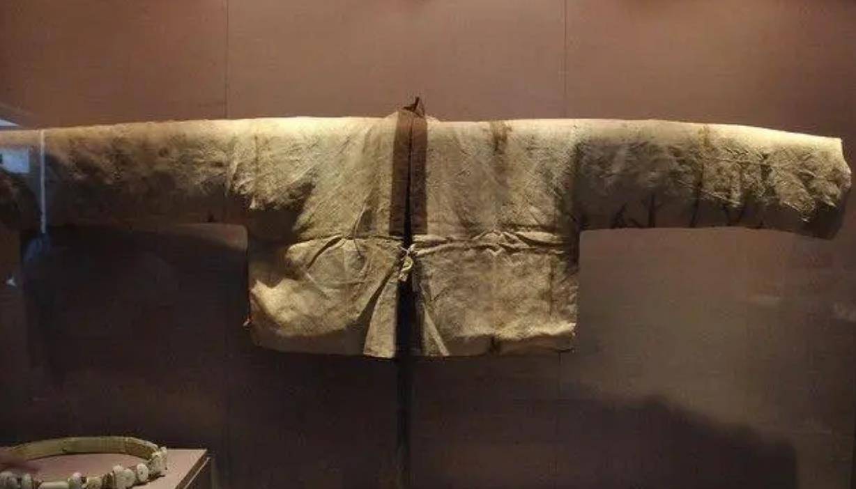 古代没棉被时,古人穿纸衣,盖纸被,为何照样不受冻