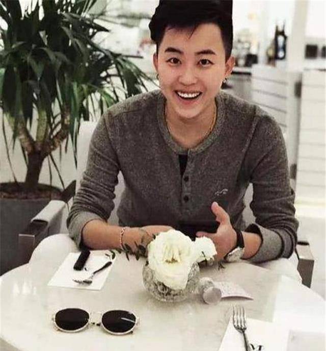 女总裁称不想结婚,只想要娃,29岁赴美砸50万,生下5国混血儿_叶海洋