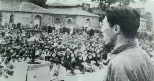 闻一多拍案而起,致电全国,悲愤地控诉敌人可诛的罪行.